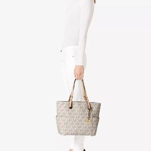 Micheal Kors Jet Set Logo Tote w/ dust bag
